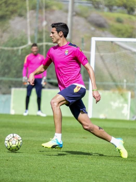 Entrenamiento de la UD LAS PALMAS en Barranco ...