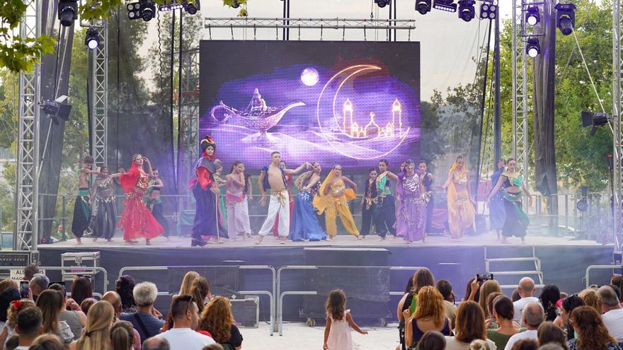 Los Violincheli Brothers y el espectáculo infantil Fantasyland hacen disfrutar de la música a grandes y pequeños a la Glorieta de Ontinyent