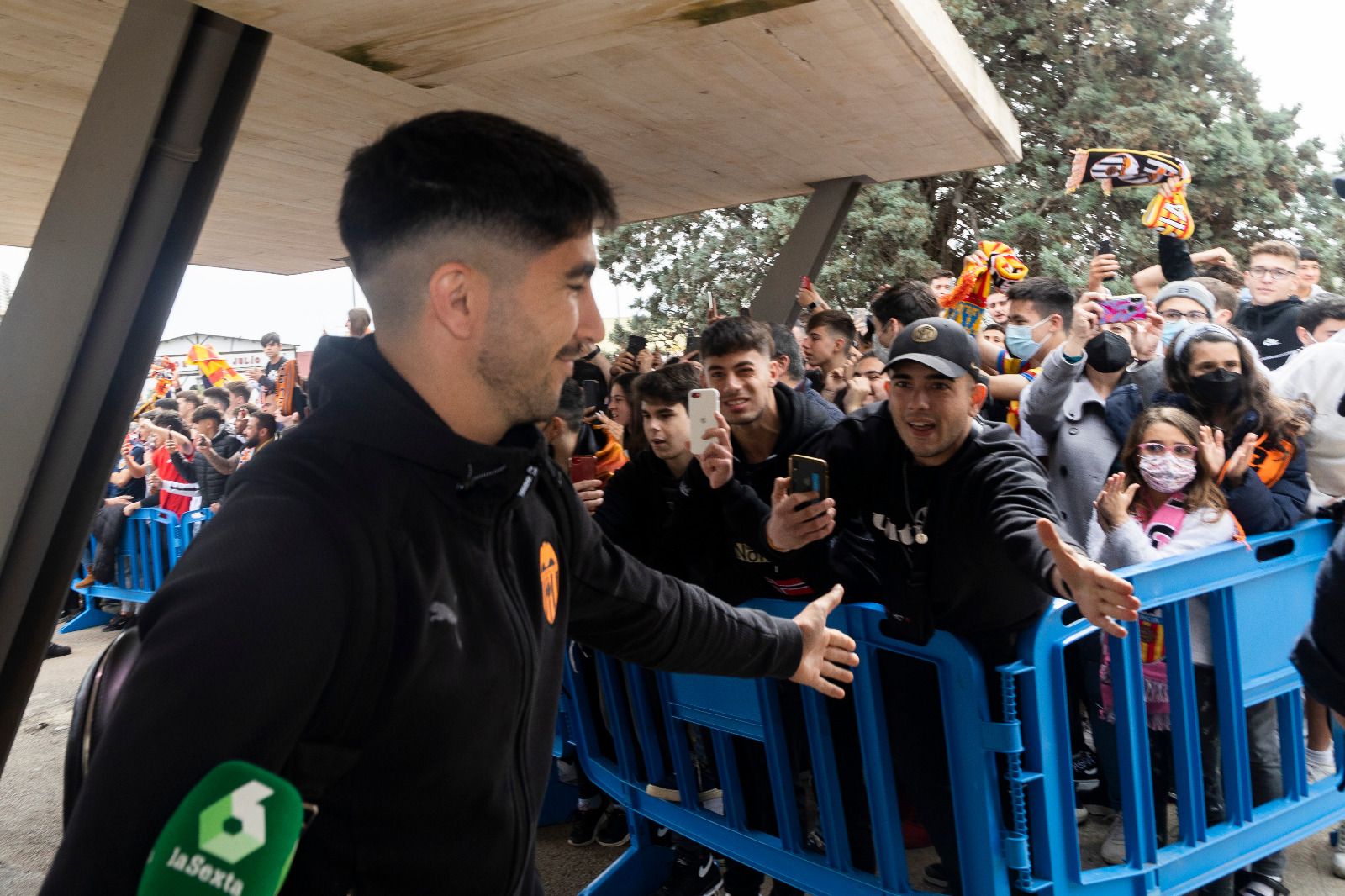 Apoteósica salida del Valencia CF a Sevilla