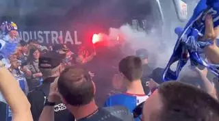 VÍDEO: Así fue la llegada del autobús del Real Avilés