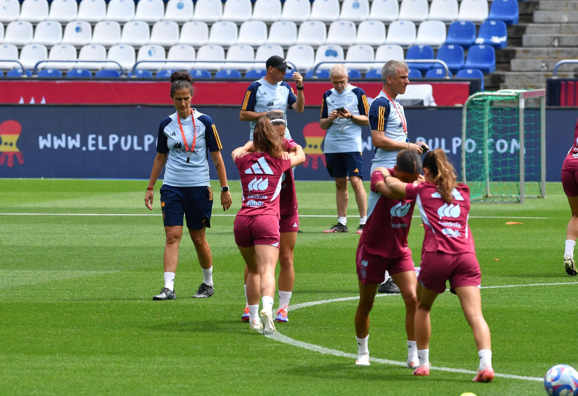 Entrenamiento de la selección femenina de fútbol en Riazor