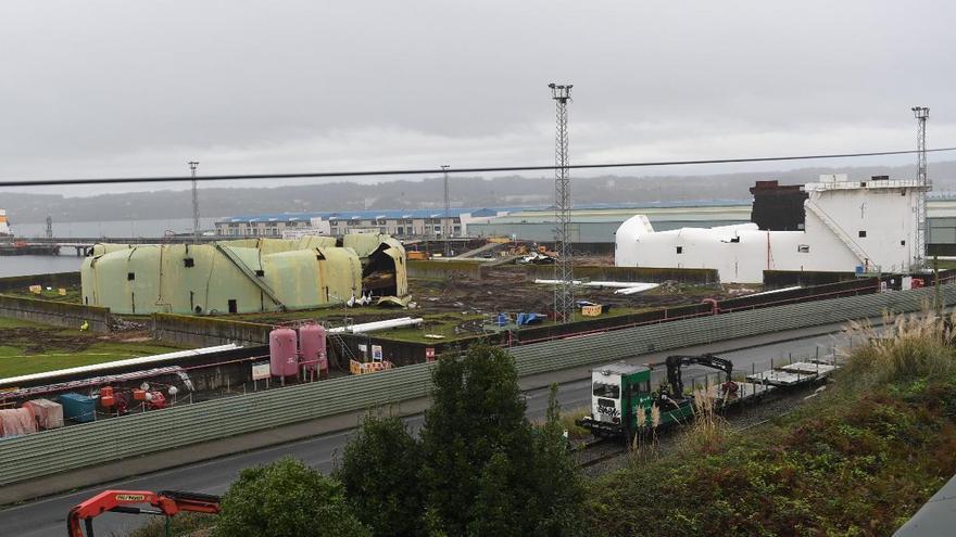 Adiós a los tanques de crudo de Repsol en el puerto de A Coruña