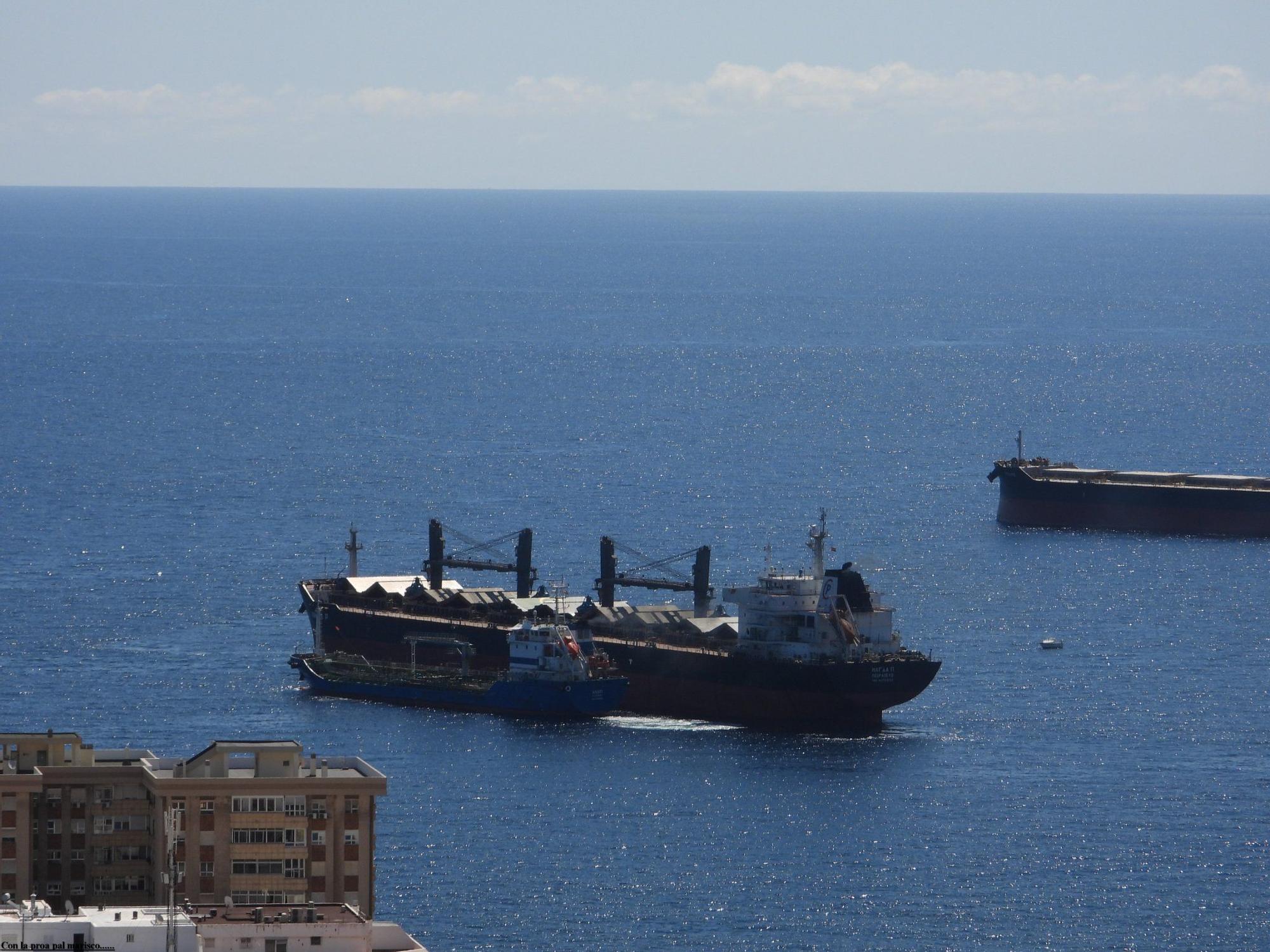 Buque Magda P,  fondeado en la bahía del puerto de La Luz y en el que se encontraron 175 kilos de cocaína