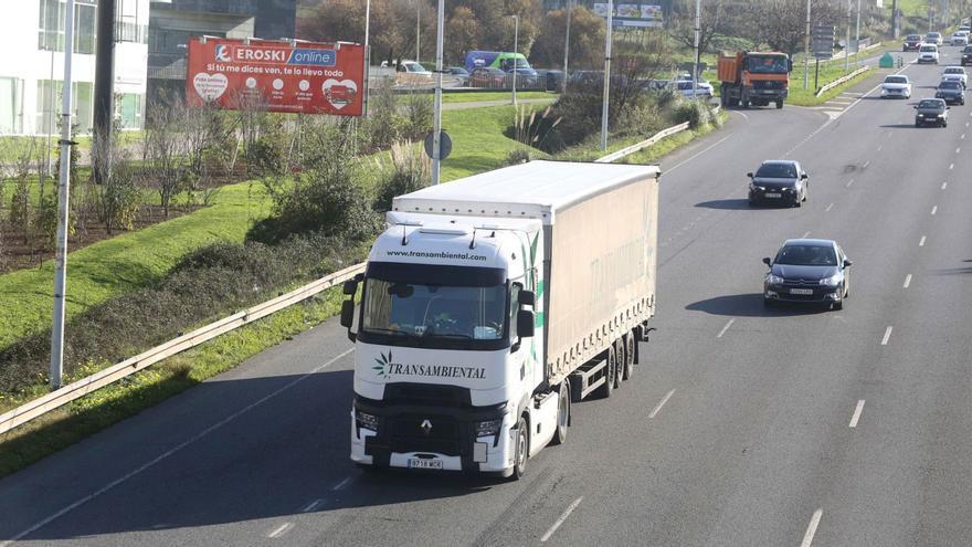 La patronal detiene camiones en A Coruña por la caída del consumo: “Este enero es horrible, nunca lo vi así”