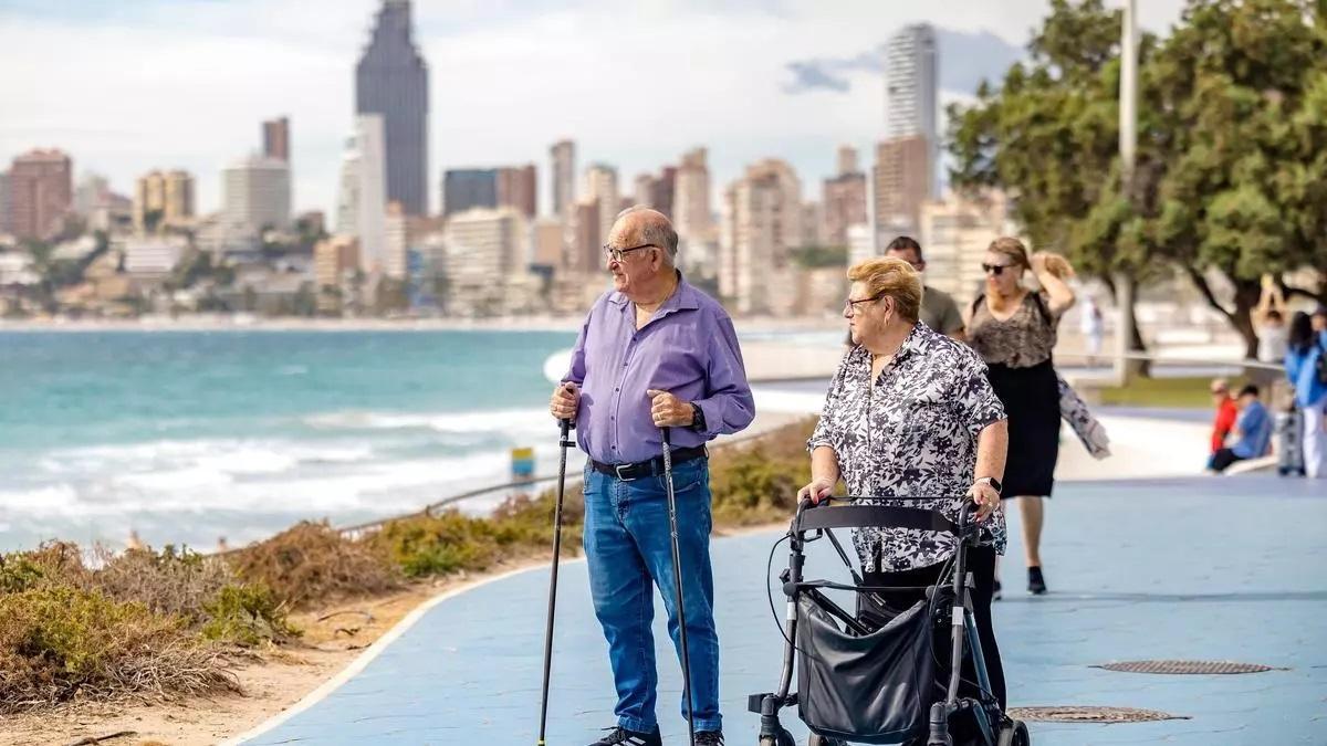 Varios jubilados en Benidorm.
