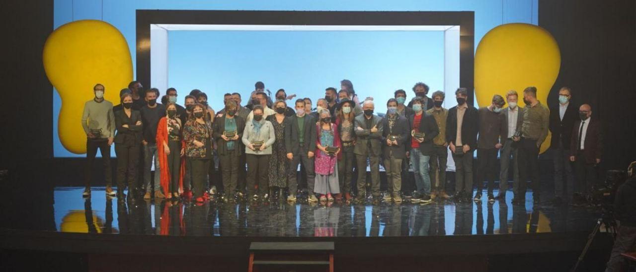Foto de familia de los galardonados en los Premios Carles Santos de la Música Valenciana, celebrados ayer en Castellón. | INFORMACIÓN