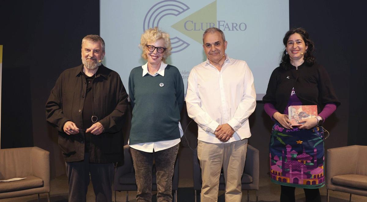 Manuel Bragado, Beatriz Caamaño, Ramón Nicolás e María Reimóndez (e-d), onte no Club FARO para falar de Begoña Caamaño.