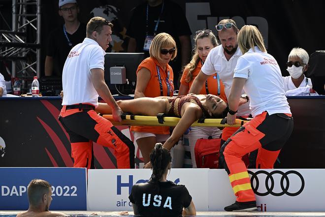 ¡Tremendo susto! Anita Álvarez, rescatada tras desvanecerse en la piscina