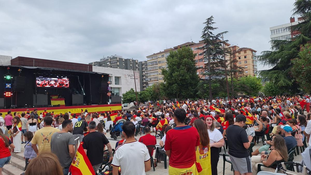 EN IMÁGENES: Piedras Blancas se echa a la calle para vivir el triunfo de España en el Mundial