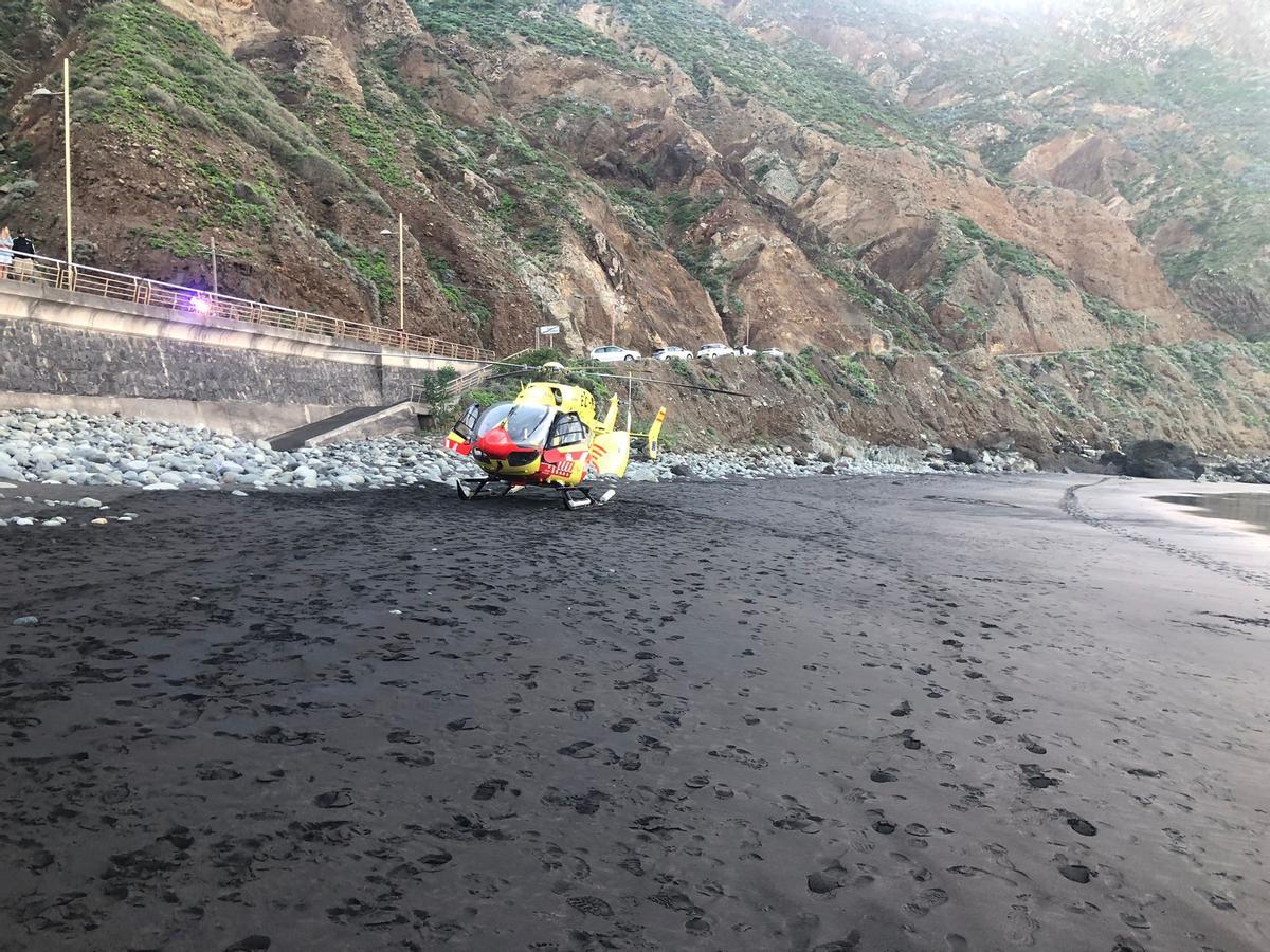 En estado grave un surfista tras sufrir un accidente en Tenerife