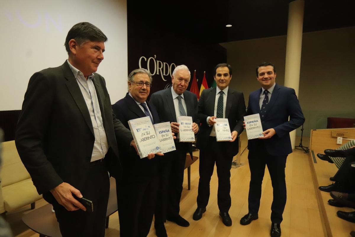 Presentación del libro 'España en su laberinto' con José Manuel García Margallo, José María Bellido, Juan Ignacio Zoido, Juan Antonio Nieto y Manuel Pimentel