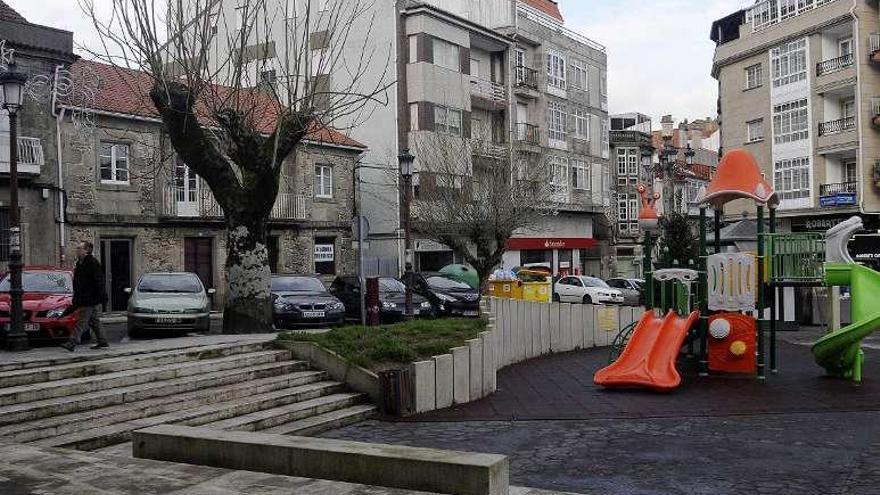 Proyecta mejorar la zona de aparcamiento en batería. // Bernabé / J. Lalín