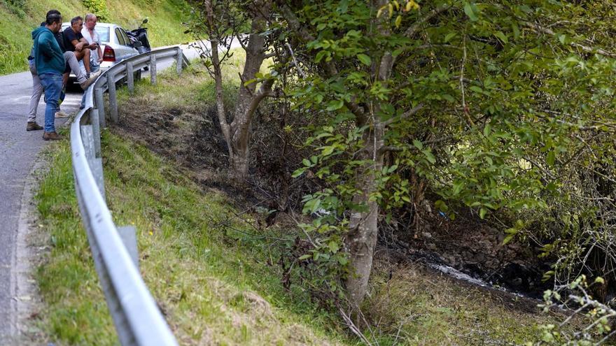 Una roca, posible causa del accidente de Llanes en el que murió la copiloto llanisca: "En ese tramo se va despacio, fue mala suerte"