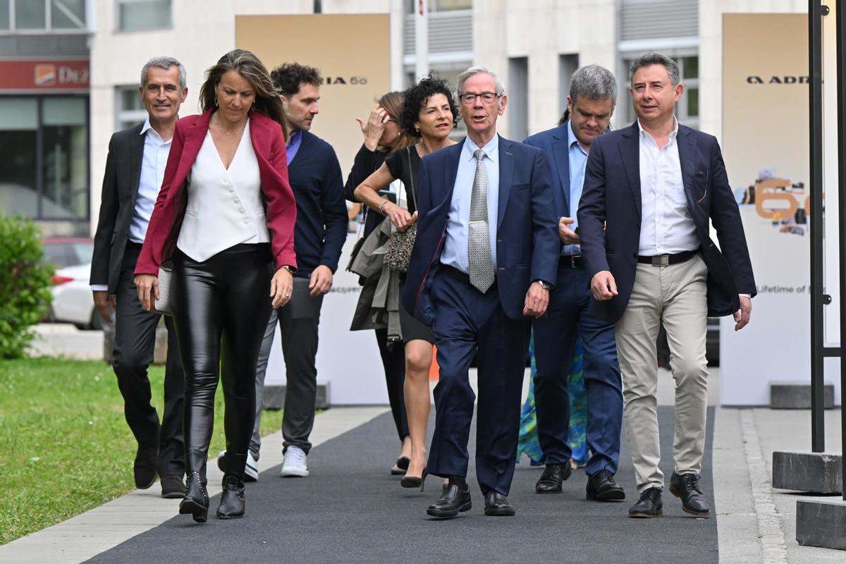 José Cruz, gerente de Caravanas Cruz, y su hijo José Antonio Cruz, director comercial, asistieron a la celebración del 60 aniversario de la marca eslovena Adria.
