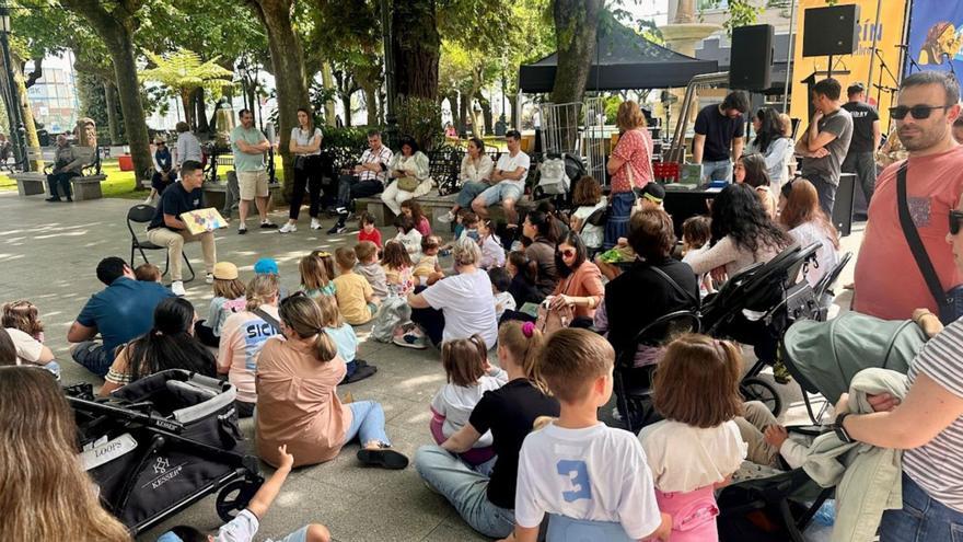 Enriba e á dereita: festival Marín Vila do Libro. Sobre estas liñas e abaixo: acto no Xaime Illa de Raxó. |  FdV