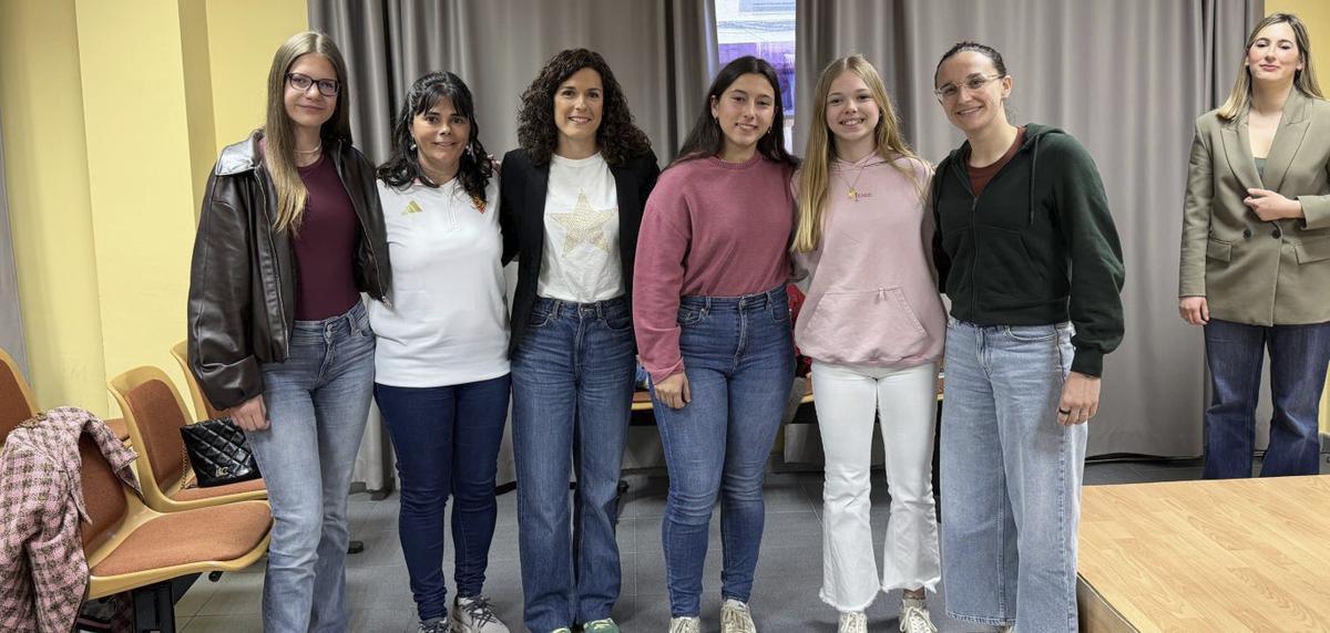 La charla ‘Mujeres y deporte’ destacó el papel de la mujer en este ámbito , sobre todo en el entorno rural.
