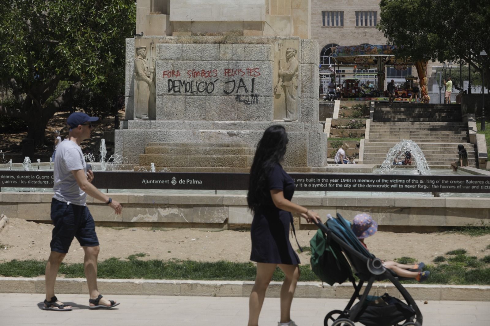 Aparecen pintadas vandálicas contra el monumento de Sa Feixina