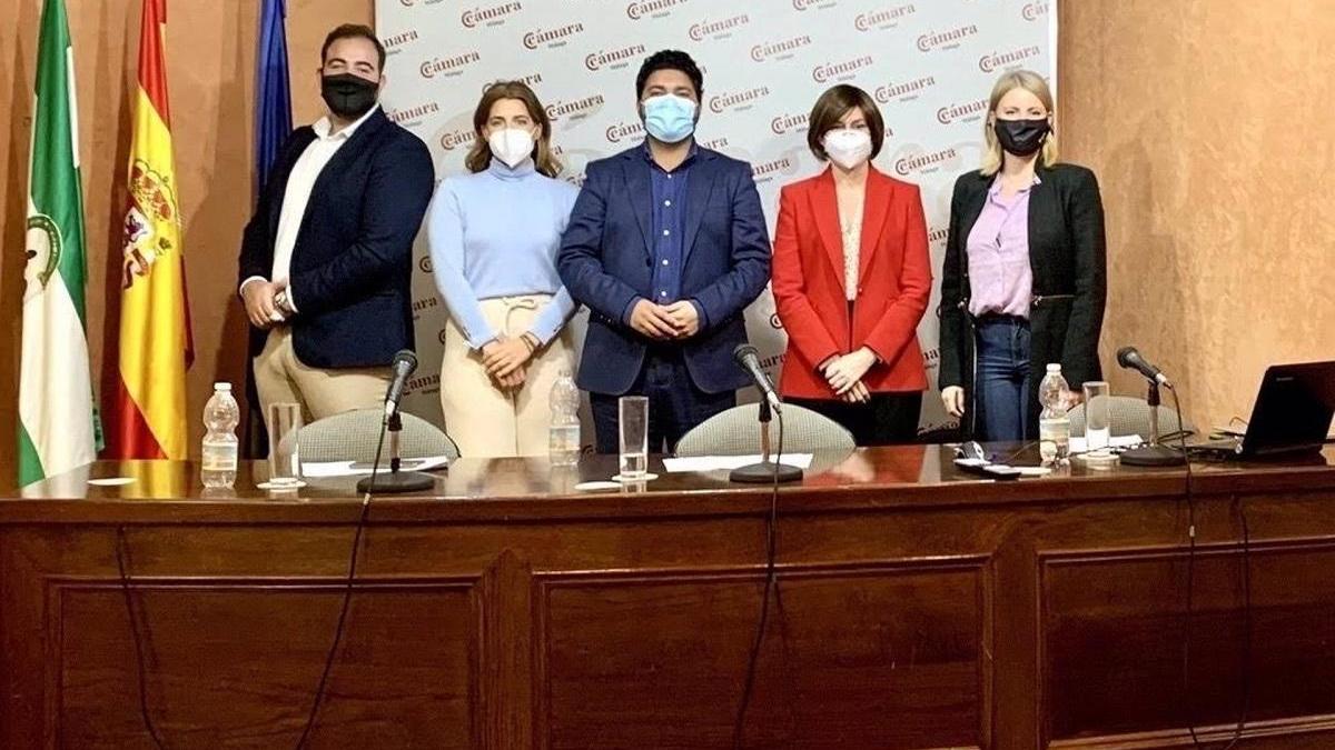 Imagen de la Asamblea de AJE con el tesorero de la Asociación, José González Villodres; la secretaria de organización, María Delgado- Schwarzmann; el presidente, Ricardo Nandwani; la vocal, Beatriz Nieto, y la secretaria general, Princesa Sánchez.