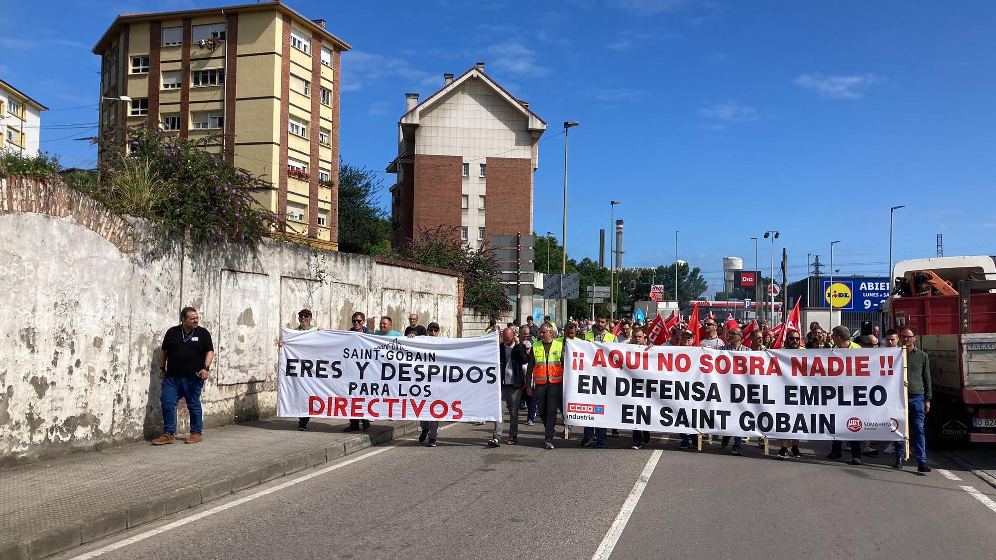 Los trabajadores de Saint-Gobain salen a la calle para frenar los despidos en Avilés