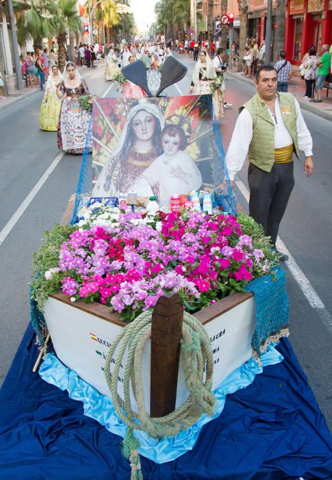 Ofrenda de flores como antesala del fuego en San Vicente del Raspeig.