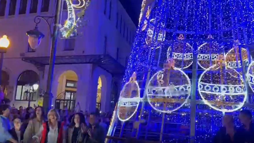 Así se ha vivido el encendido de las luces de Navidad desde la Avenida Constitución de Alicante