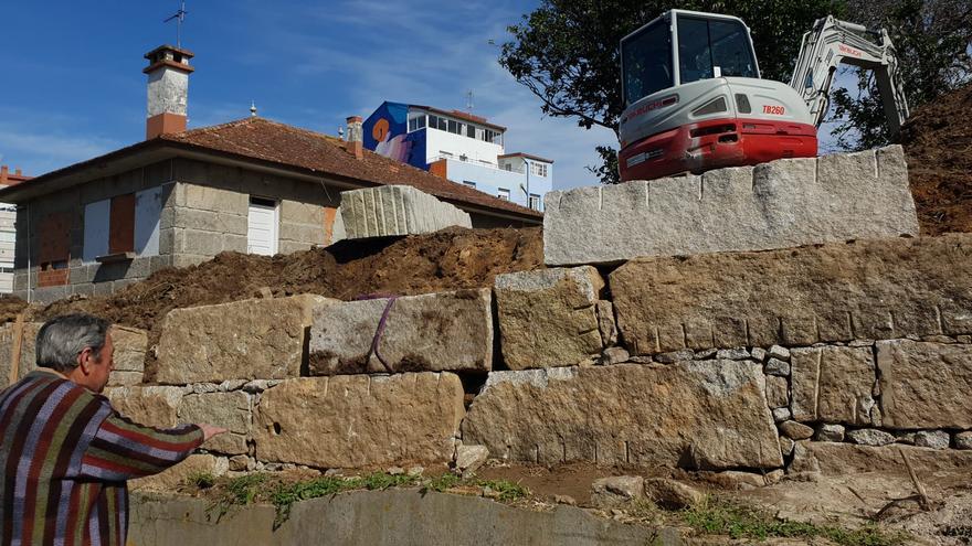 Muere un trabajador al ser golpeado por una excavadora en Vigo