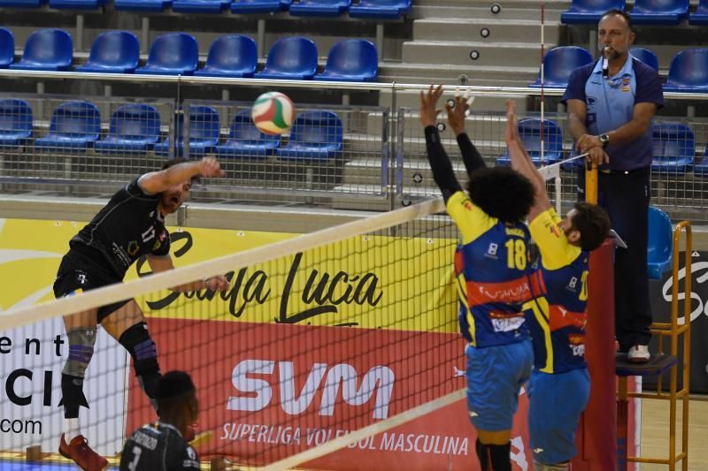 DEPORTES. 03-11-18 VECINDARIO. SANTA LUCIA DE TIRAJANA. Partido de Voleibol masculino: Vecindario ACE Gran Canaria - Ushuaña Ibiza Voley FOTOS: JUAN CASTRO.  | 03/11/2018 | Fotógrafo: Juan Carlos Castro