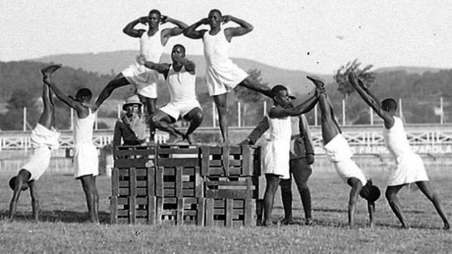 Exhibición de gimnasia de las fuerzas coloniales portuguesas en Balaídos en 1934. / PACHECO