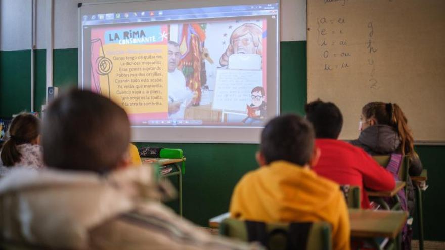 Arranca el proyecto 'EduCarnaval' que desarrolla la murga Diablos Locos en colegios de Tenerife