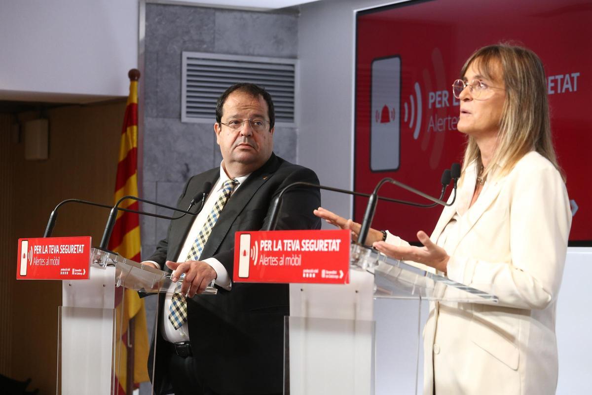 Rueda de prensa del conseller de Interior, Joan Ignasi Elena, para valorar el simulacro de emergencia en los móviles