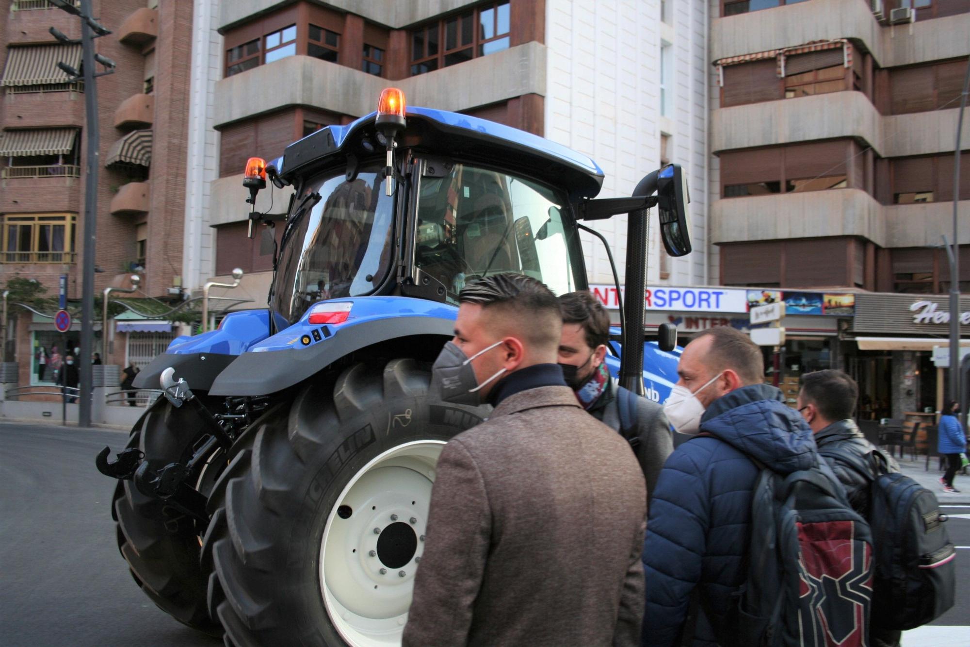 Así ha sido el asalto de los ganaderos al Pleno municipal de Lorca