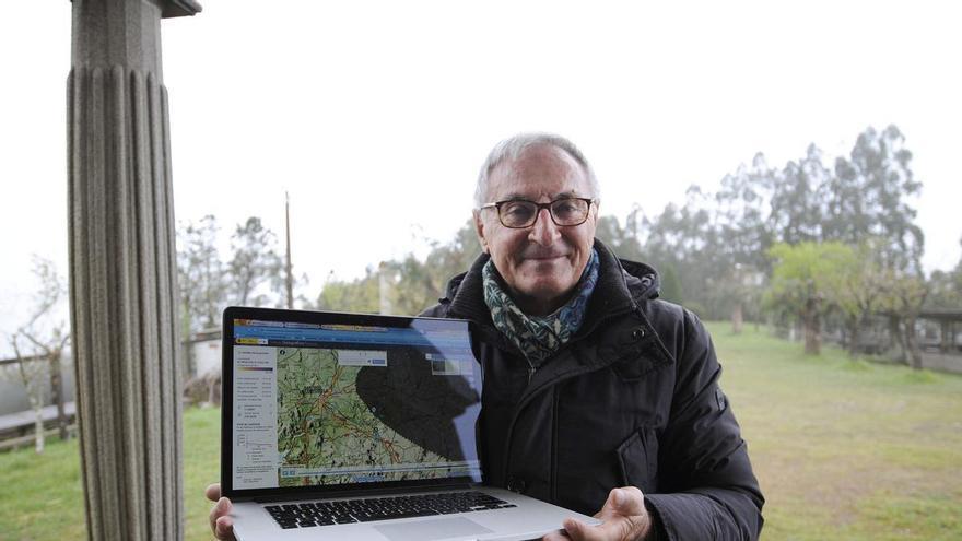 Eduardo Ojero imparte una charla en el auditorio Xosé Casal sobre el eclipse del 12 de agosto