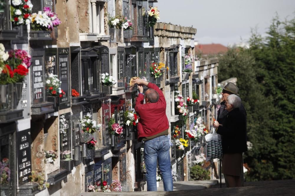 Día de Difuntos en el cementerio de Ceares, Gijón