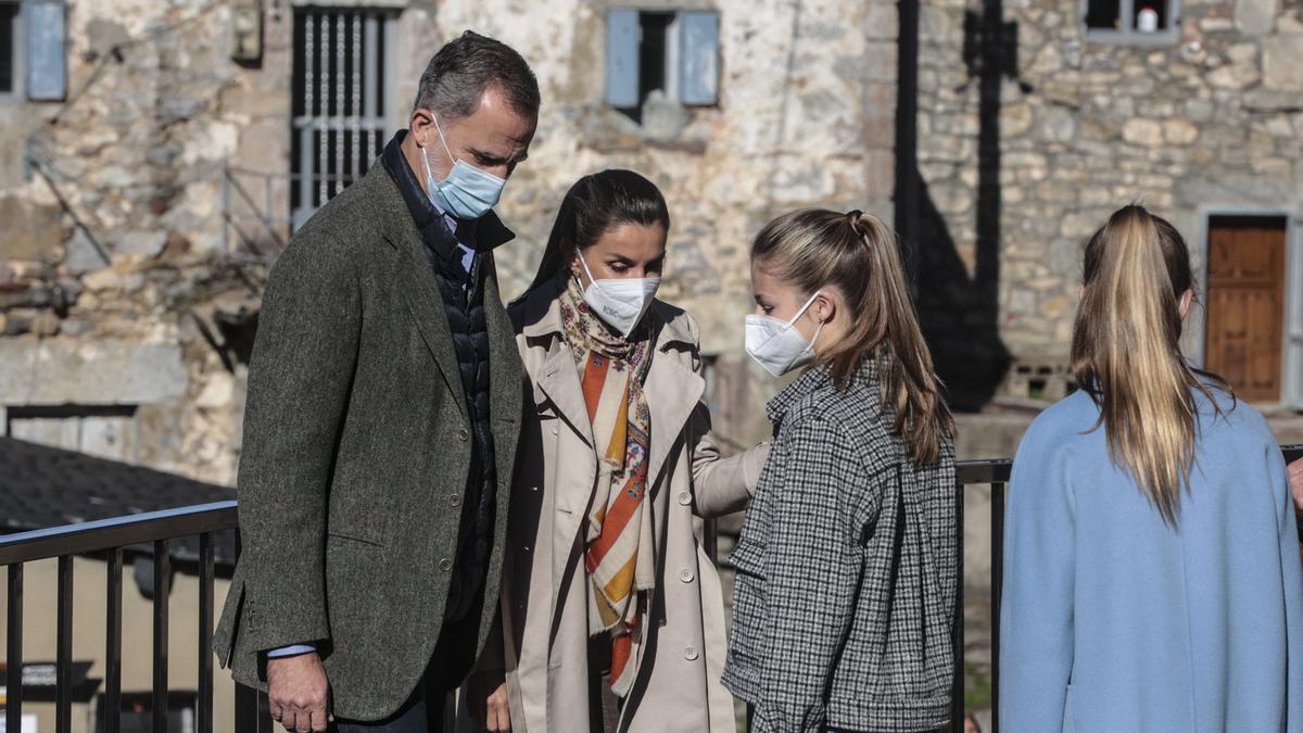 Pueblo Ejemplar 2021: La Familia Real visita Santa María del Puerto, en Somiedo