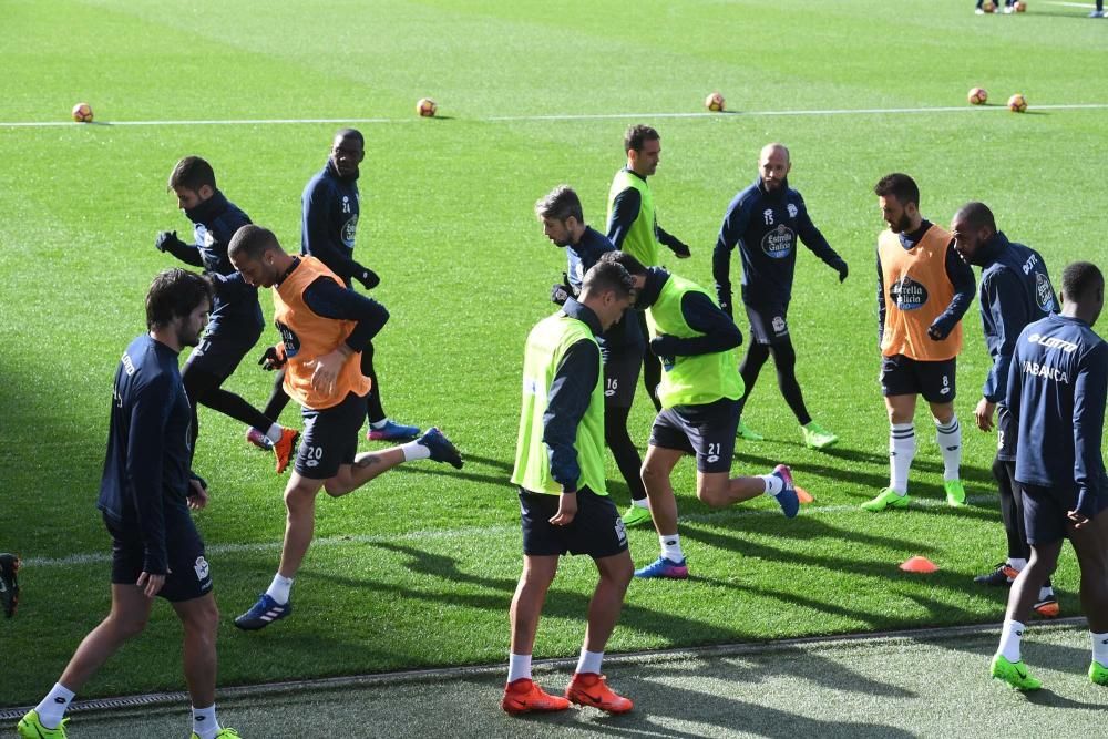 Los futbolistas completaron la última sesión previa al trascendental encuentro en Leganés.La principal novedad en la lista es Álex Bergantiños, que viaja debido a la lesión de Celso Borges.