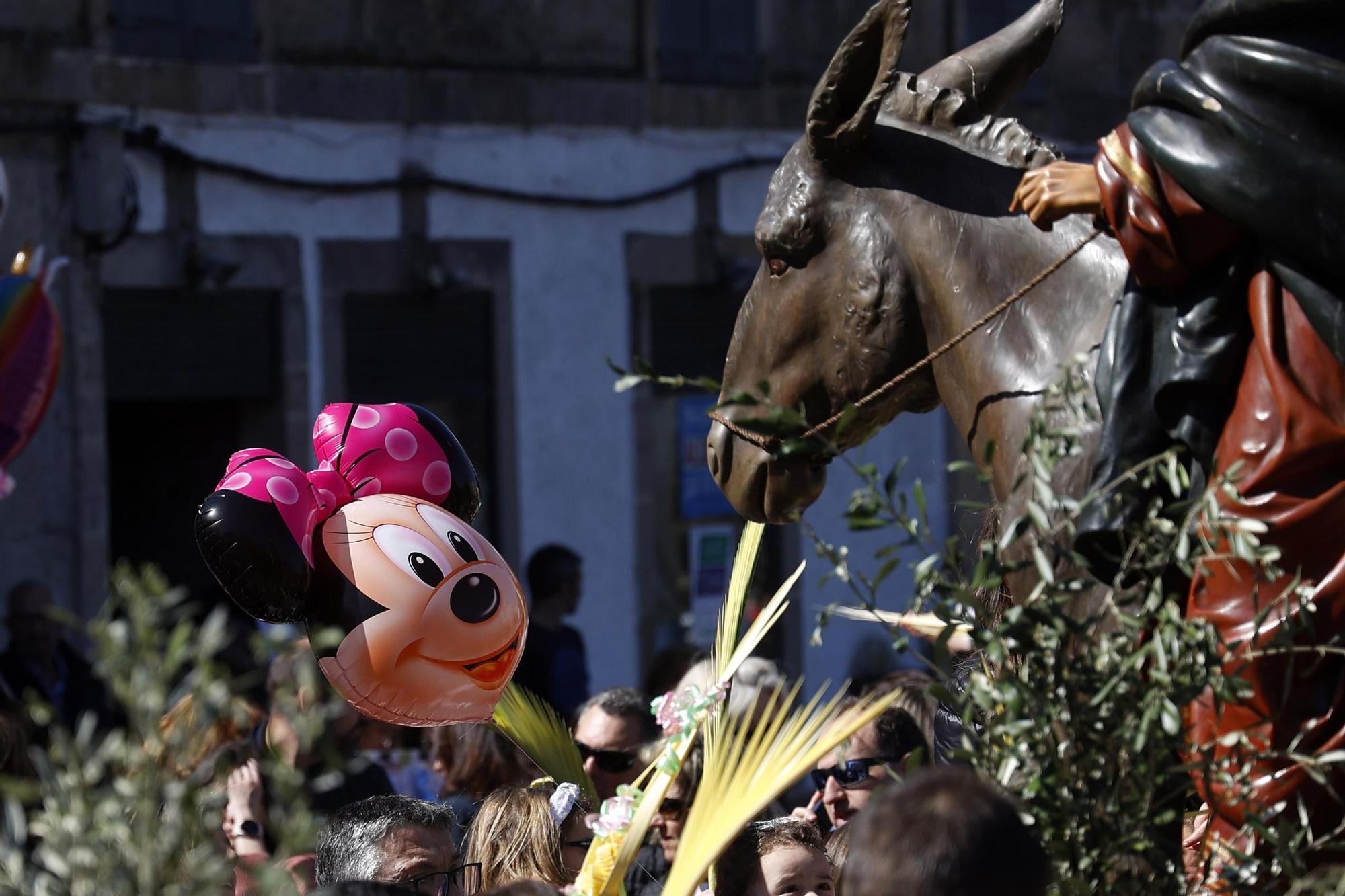 Cientos de fieles acuden a la procesión de la 'Burrita'