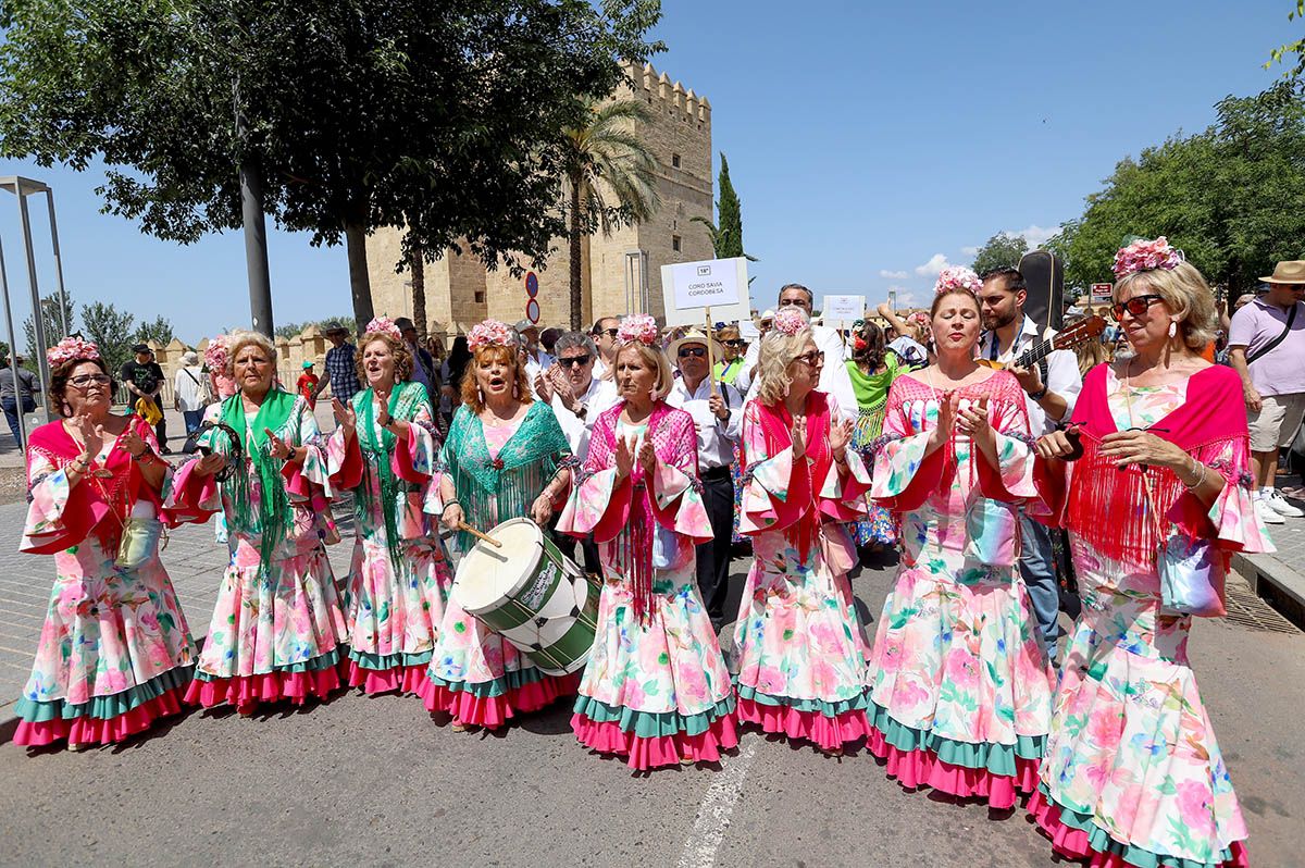 Los coros rocieros ponen la banda sonora al Arenal