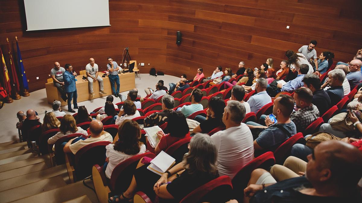 Asamblea general de trabajadores del Ayuntamiento de Murcia en la que el SIME explica su postura en la negociación del proceso de estabilización de empleo.