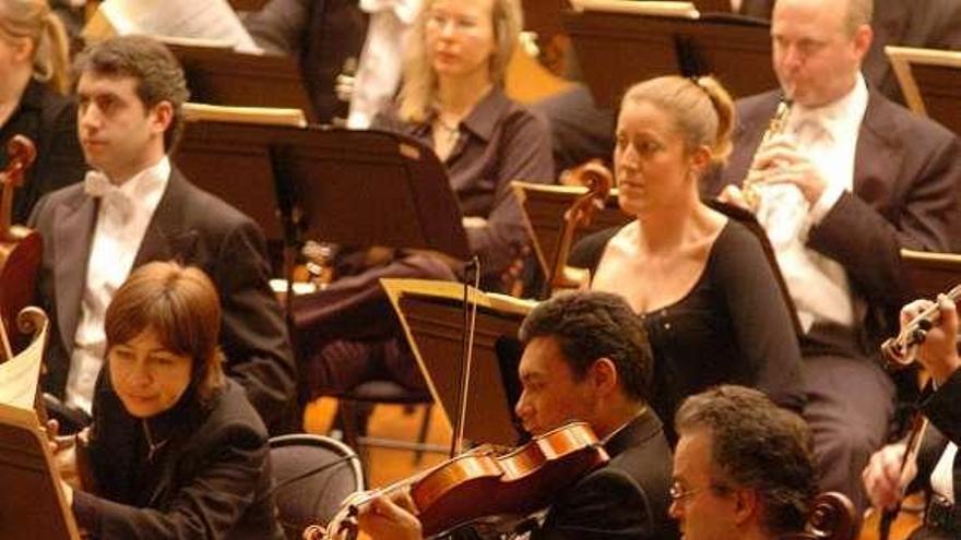 Concierto de la Orquesta Sinfónica de Galicia.  // Gustavo Santos