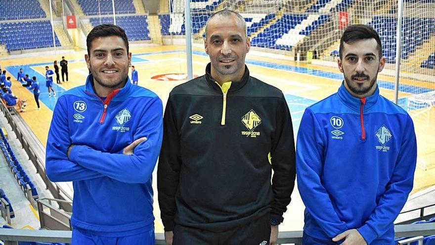 Bruno Taffy, Antonio Vadillo y Joselito posan ayer en el Palau de Son Moix.