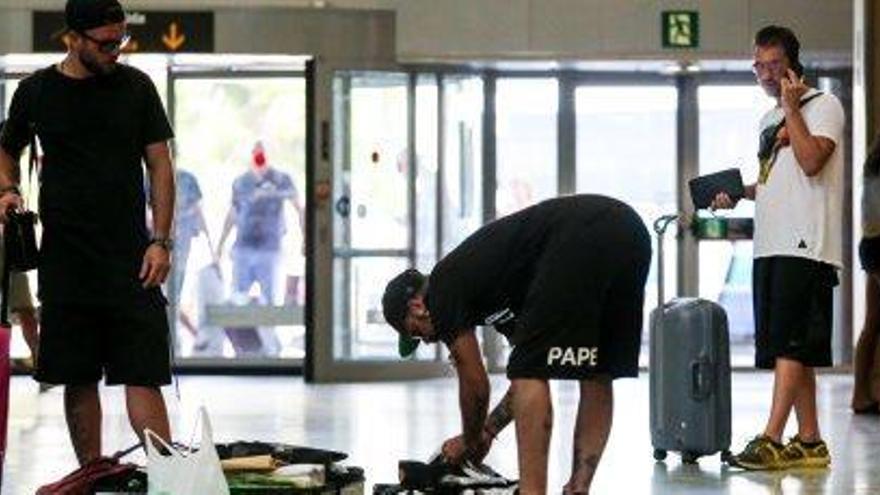 Pasajeros en el aeropuerto de Ibiza, el pasado verano.