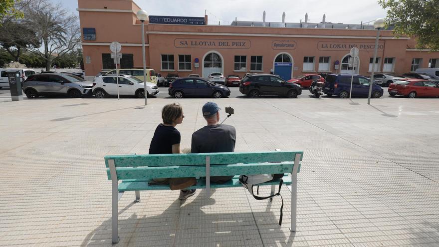 VÍDEO | Así se reutilizan las redes viejas de pesca para hacer bancos urbanos y papeleras