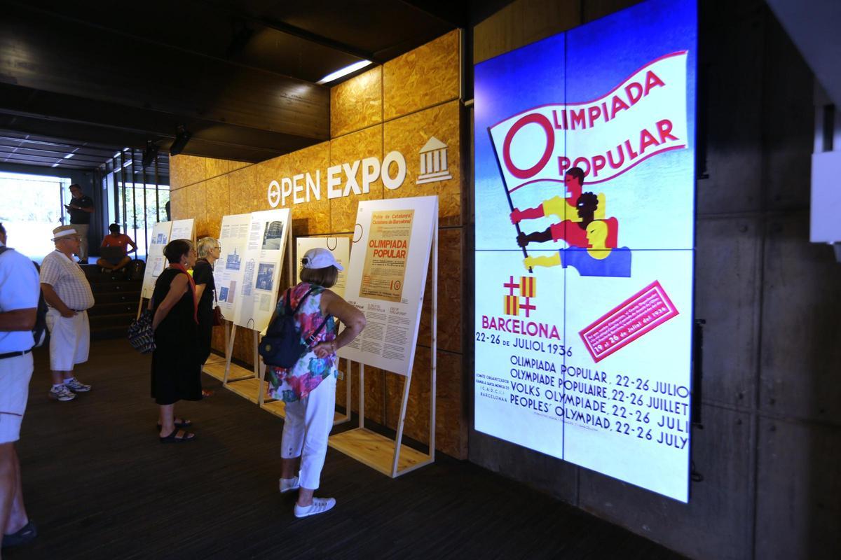 Un cartel de la Olimpiada Popular en una exposición celebrada en 2016 en Barcelona.