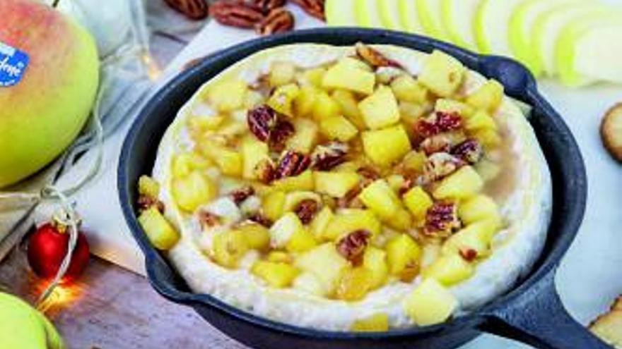 Tarrinas de helado de  
Esneu, brie con manzana 
caramelizada y nueces
pecán, naranjas del  
arbol a la mesa y, en el
centro, Pilar Sánchez
y Rubén Álvarez. vicente albero