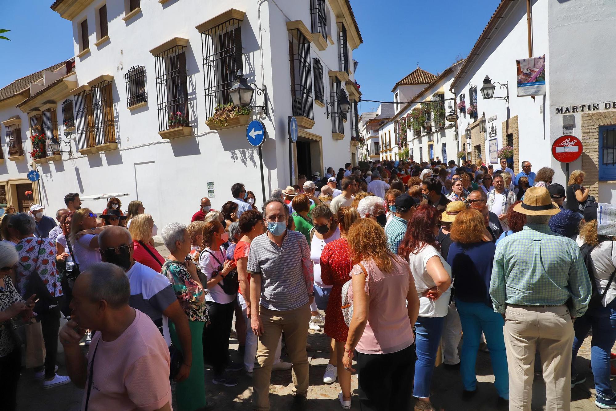 Largas colas en el primer sábado de patios