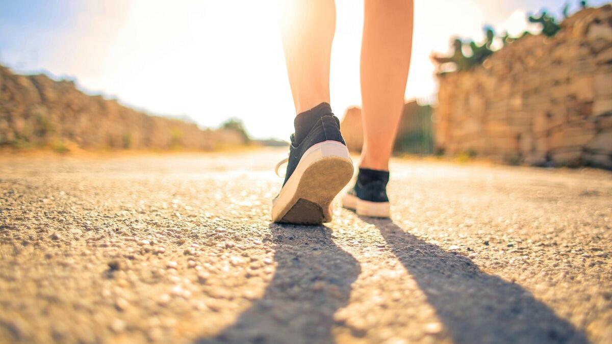 La hora ideal para caminar y perder peso