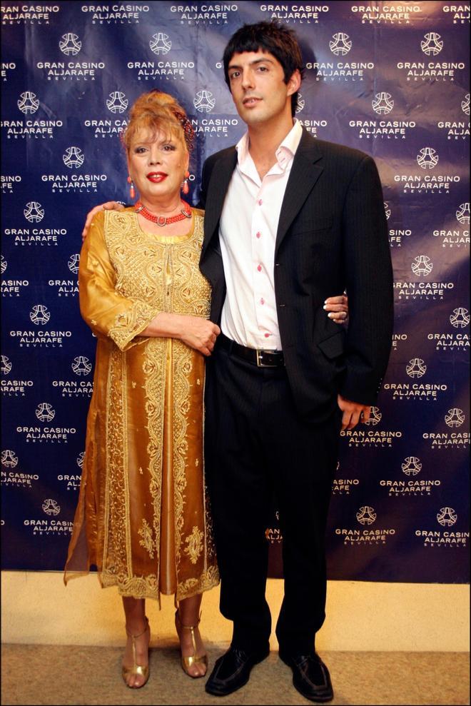 María Jiménez y su hijo Alejandro en el 2008