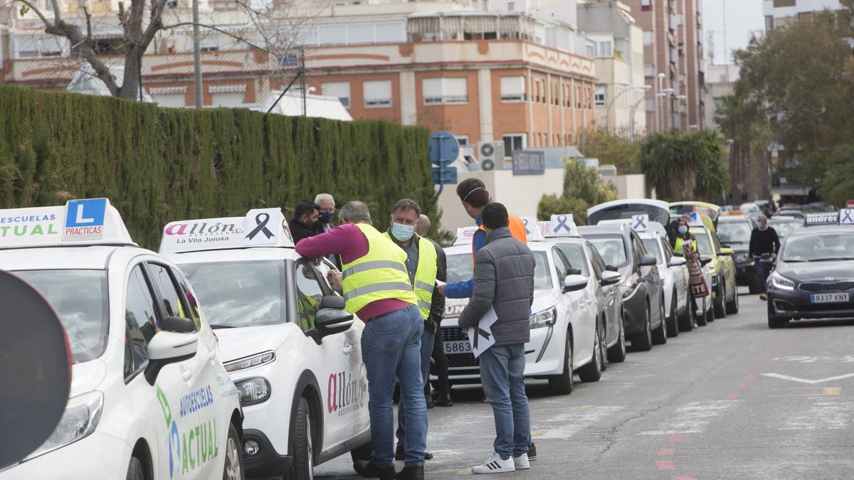 Protesta de las autoescuelas en Alicante