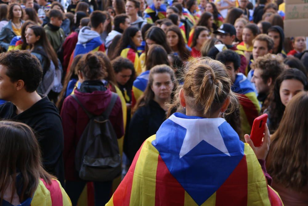Manifestació d'estudiants contra la sentència del procés pels carrers de Girona