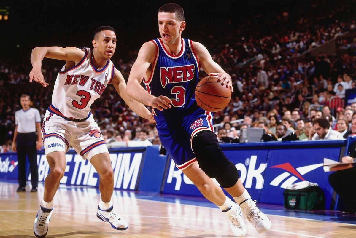 Drazen Petrovic en un partido entre New Jersey Nets y New York Knicks.